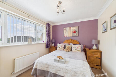 CAM03218G0-PR0690-STILL018