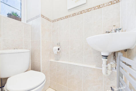 CAM03218G0-PR0690-STILL001