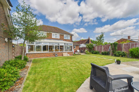 CAM03218G0-PR0690-STILL026