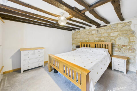 CAM03852G0-PR0439-STILL010