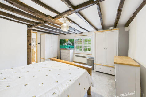 CAM03852G0-PR0439-STILL011