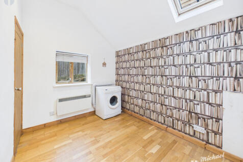 CAM03852G0-PR0439-STILL002