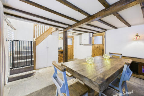 CAM03852G0-PR0439-STILL008