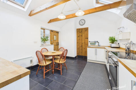 CAM03852G0-PR0439-STILL004