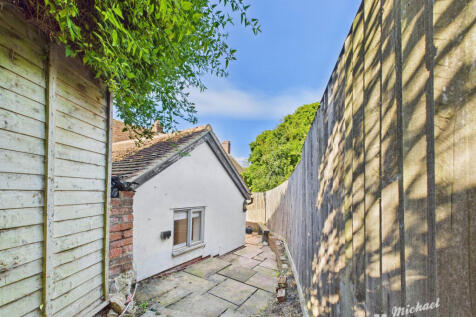 CAM03852G0-PR0441-STILL006