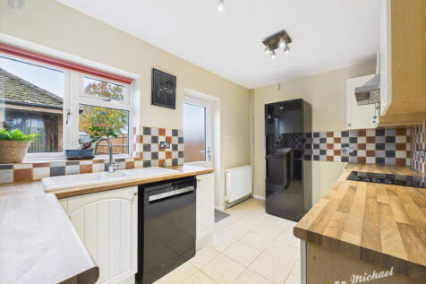 CAM03218G0-PR0815-STILL004