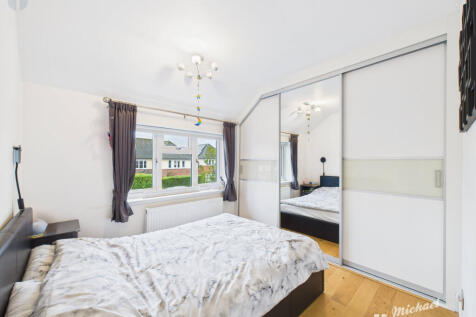 CAM03218G0-PR0815-STILL007