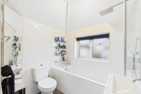 CAM03218G0-PR0815-STILL006