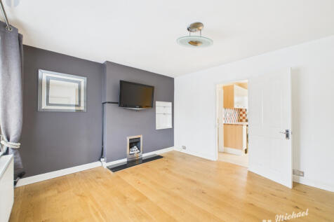 CAM03218G0-PR0815-STILL002