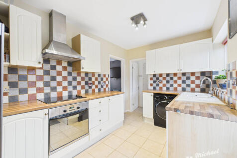 CAM03218G0-PR0815-STILL005