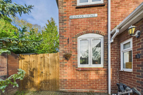 CAM03218G0-PR0828-STILL027 (1)