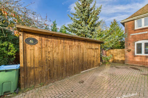 CAM03218G0-PR0828-STILL026-thumbnail-h750-70