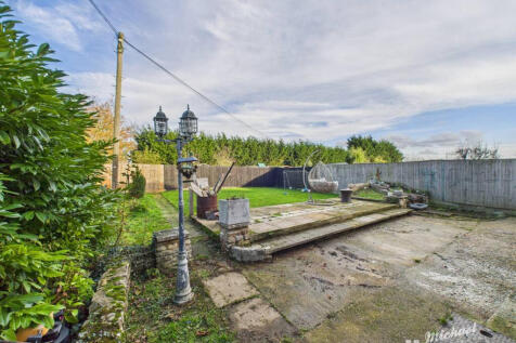 CAM03218G0-PR0828-STILL006-thumbnail-h750-70