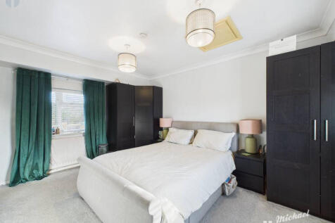 CAM03218G0-PR0828-STILL008-thumbnail-h750-70