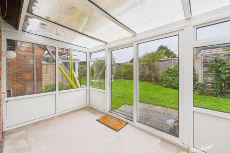 CAM03218G0-PR0836-STILL007-thumbnail-h750-70