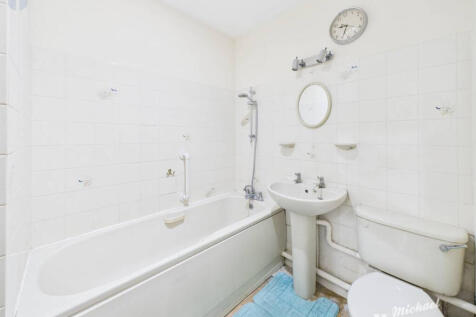 CAM03218G0-PR0836-STILL005-thumbnail-h750-70