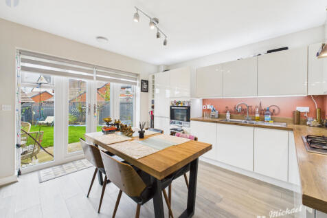 CAM03852G0-PR0493-STILL007