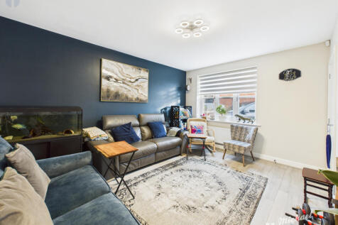 CAM03852G0-PR0493-STILL012