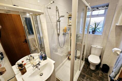 e9cac17b-d6b8-4f4b-9176-66ffb4b45220