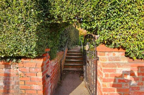 b2939803-a992-484c-9bd4-4f98b4aa6596