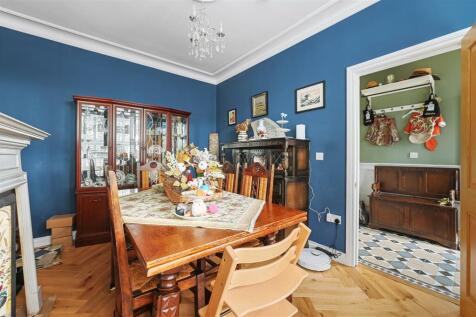 Reception Room 2.JPG