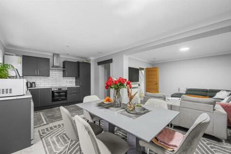 Kitchen 4.JPG
