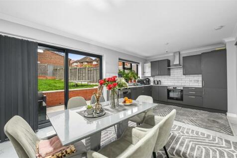 Kitchen 5.JPG