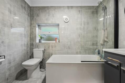 Family Bathroom.JPG
