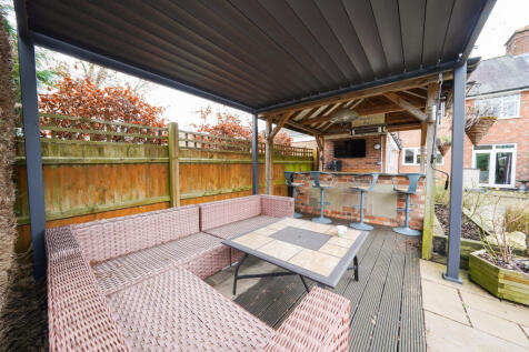 Garden Patio / Bar