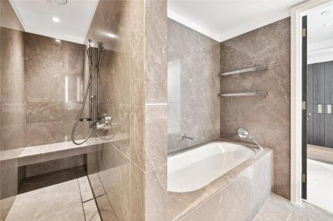 Shower/Bathroom