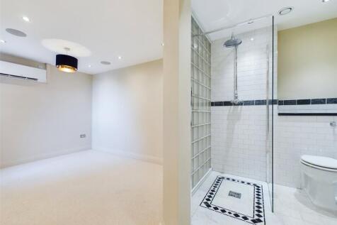 Bedroom 1/Ensuite