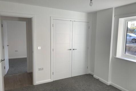 Main bedroom 2.jpg