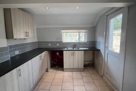 Kitchen 2.jpg
