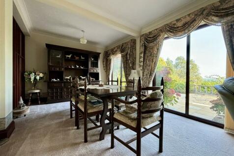 Dining room.jpeg