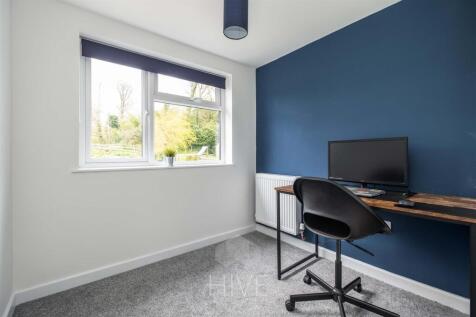 Bedroom 3 study/dressing area