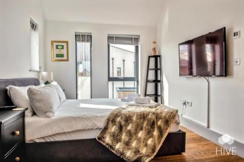 Bright &amp; airy rooms