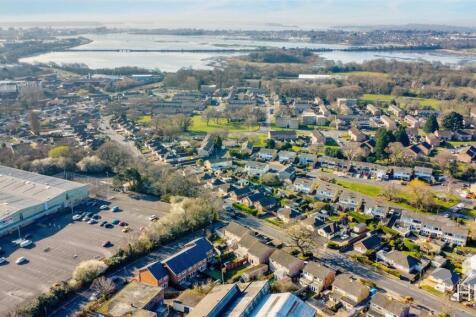 Close proximity to Poole Harbour