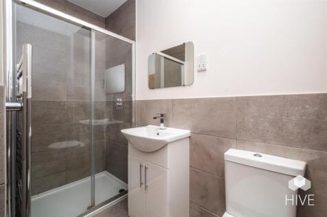 En-suite to principal bedroom