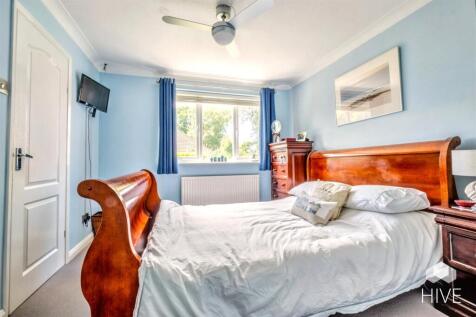 Principal bedroom with ensuite