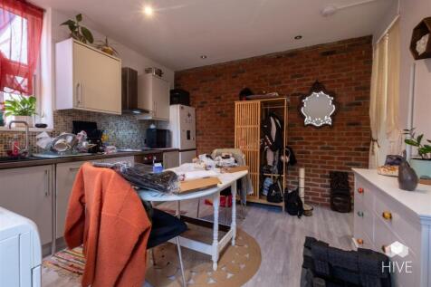 3 bedroom flat kitchen