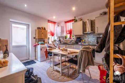 3 bedroom flat kitchen