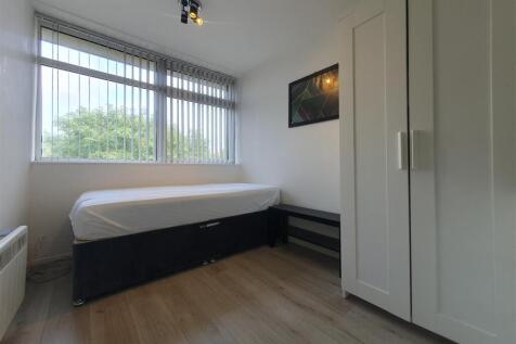 Bedroom 17a Dugdale.jpg