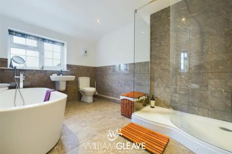 Bath/ Shower Room