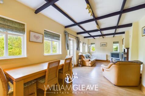 Sitting/ Dining Area