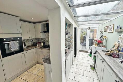 Kitchen1.jpg