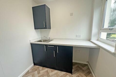Room 3 Kitchen.jpeg