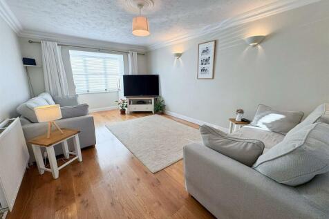 02_LivingRoom.jpg
