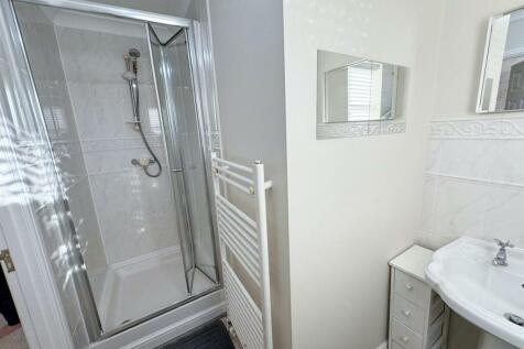 12_Ensuite.jpg