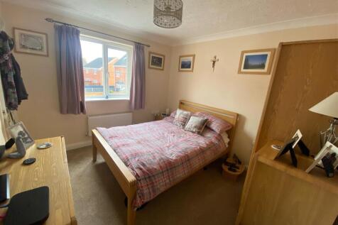 second bedroom.jpeg