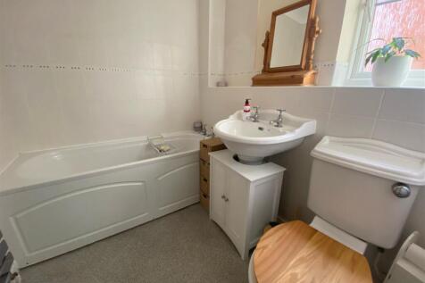 family bathroom.jpeg